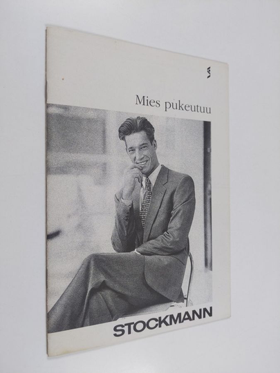 Mies pukeutuu