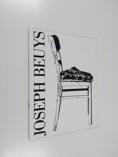 Joseph Beuys : Piirustuksia, veistoksia, vitriinejä : veistokset ja vitriinit