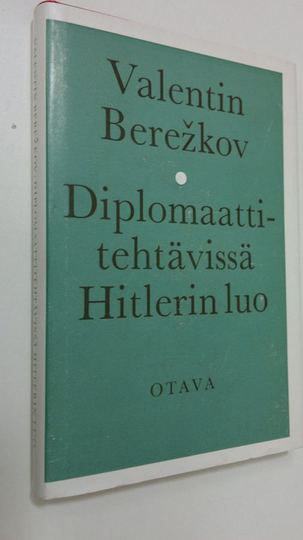 Valentin Berezkov : Diplomaattitehtävissä Hitlerin luo : suomennos : 11 liitekuvaa