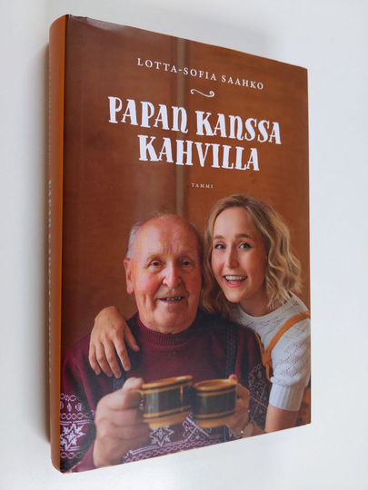 Lotta-Sofia Saahko : Papan kanssa kahvilla