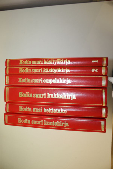 Kotitaito 1-6 : Kodin suuri käsityökirja 1-2 ; Kodin suuri ompelukirja ; Kodin suuri kukkakirja ; Kodin uusi keittotaito : Herkullista kevytruokaa ;