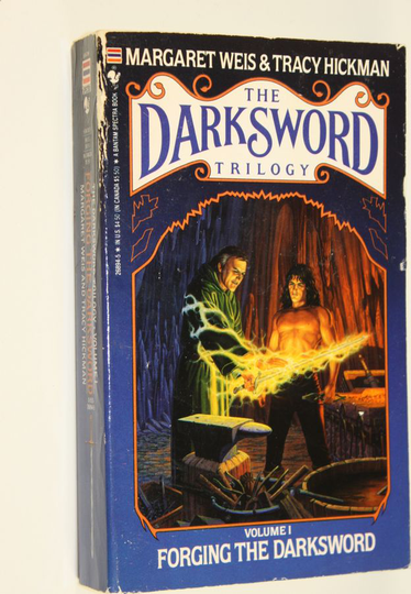 Margaret ym. Weis : The Darksword Trilogy volume 1 : Forging the Darksword
