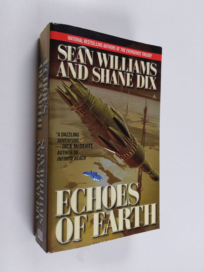 Sean Williams ym. : Echoes of Earth
