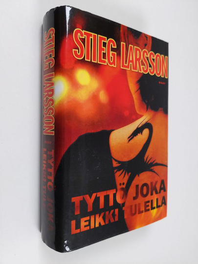 Stieg Larsson : Tyttö joka leikki tulella