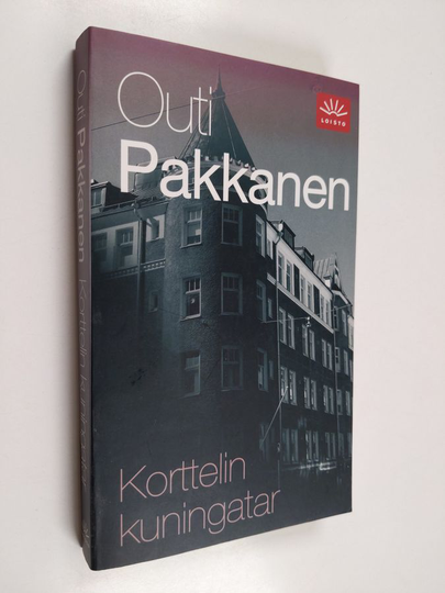 Outi Pakkanen : Korttelin kuningatar : jännitysromaani