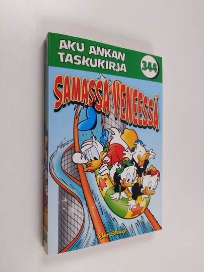 Walt Disney : Samassa veneessä