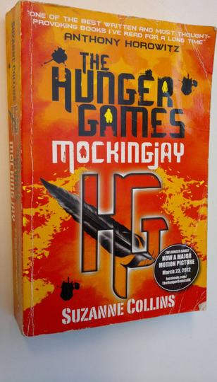 Suzanne Collins : The Hunger Games - Mockingjay
