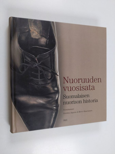 Sinikka ym. Aapola : Nuoruuden vuosisata : suomalaisen nuorison historia
