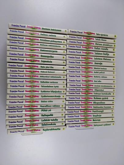 Kate William : Sweet Valley high sarja osat 1-44 (osa 22 puuttuu)