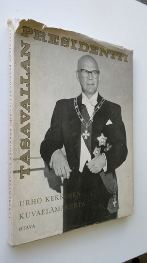 Kustaa Vilkuna (toim) : Tasavallan presidentti : Urho Kekkosen kuva-elämäkerta