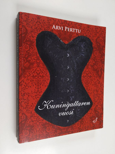 Arvi Perttu : Kuningattaren vuosi : romaani ilman eroa