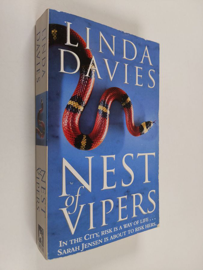 Linda Davies : Nest of Vipers