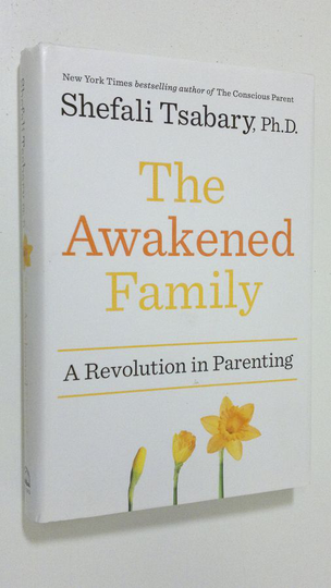 Shefali Tsabary Ph.D. : The Awakened Family : a revolution in parenting