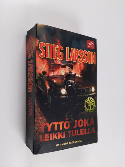 Stieg Larsson : Tyttö joka leikki tulella