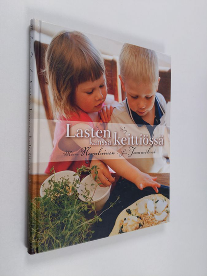 Minna Nevalainen : Lasten kanssa keittiössä