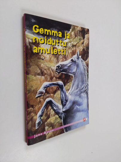 Jane Ayres : Gemma ja noiduttu amuletti