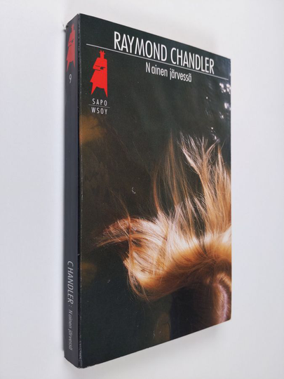 Raymond Chandler : Nainen järvessä