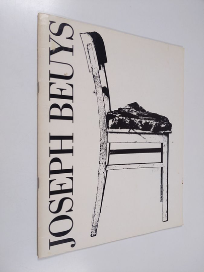 Laura Jänisniemi (luettelon toim.) : Joseph Beuys : piirustuksia, veistoksia, vitriinejä : veistokset ja vitriinit