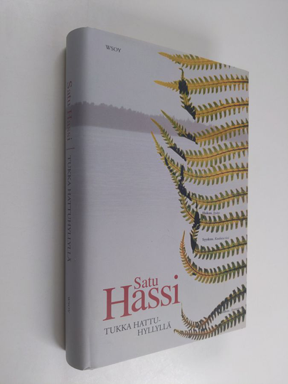 Satu Hassi : Tukka hattuhyllyllä