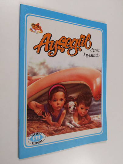 Ayşegül deniz kiyisinda
