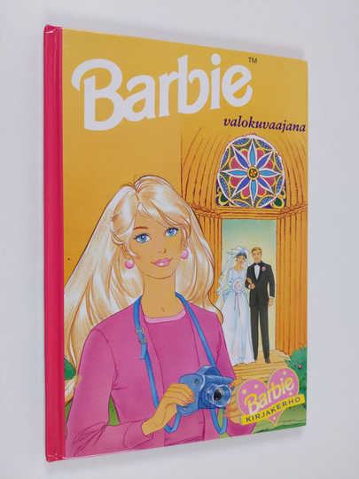 Barbie valokuvaajana