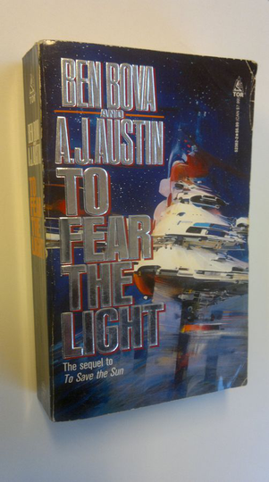 Ben Bova ym. : To fear the light