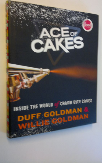 Duff Goldman ym. : Ace of cakes : inside the world of Charm City Cakes